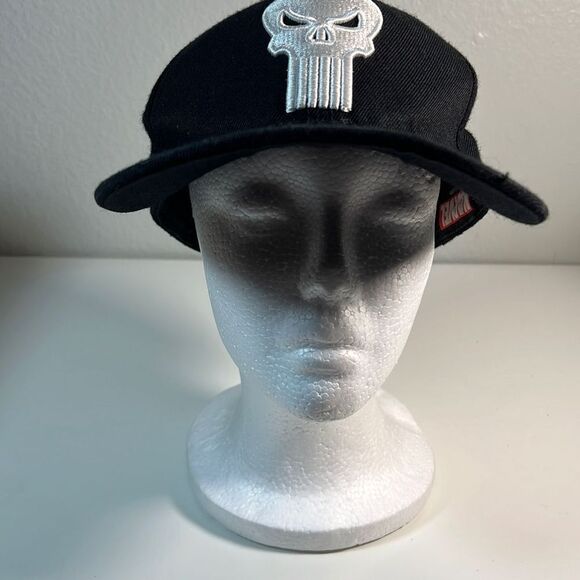 Marvel Authentic Headwear Wool Blend “The Punisher” SnapBack Baseball Cap. Black - Picture 1 of 9